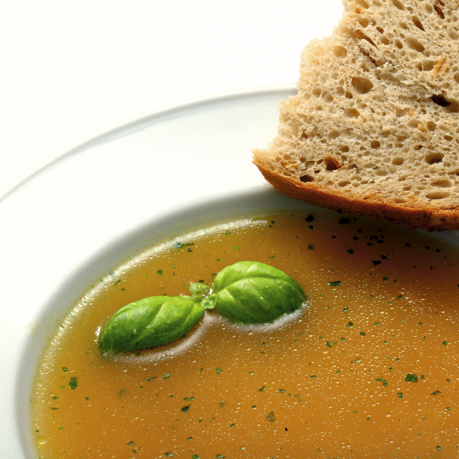 Teller mit Suppe zur Fastenzeit